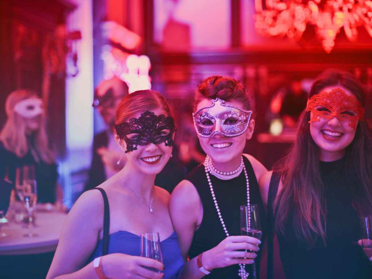 Spooked Out of Hosting? 5 Ways to Politely Ask Guests to Leave | My Soho&nbsp;Times